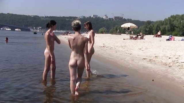 अच्छी टाइट चूत शायद सेक्सी वीडियो हिंदी में मूवी ही किसी मोटे लिंग पर बैठती है, लेकिन योनि की पूरी गहराई तक चुदाई में उत्तेजित हो जाती है